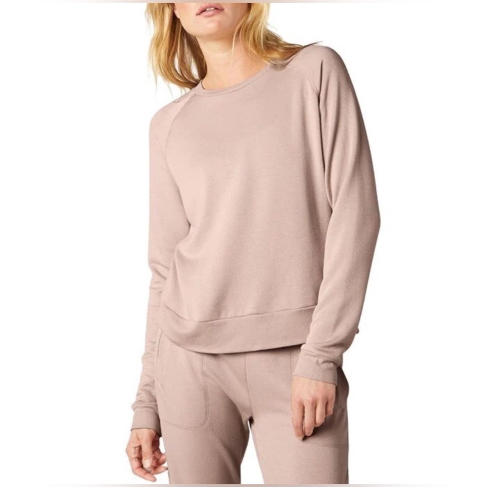 NWT Beyond Yoga Cozy Fleece™ Favorite Raglan Crew Sweatshirt - Picture 14 of 14